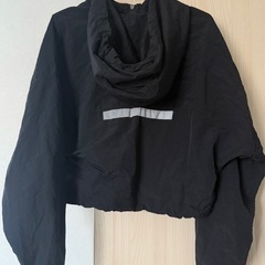 Bershka フード付きブラッククロップドジャケット　Sサイズの画像