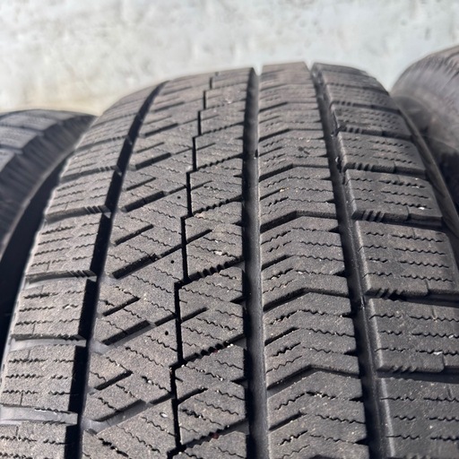 バリ山　BRIDGESTONE ブリヂストン　ブリジストン　VRX2 215/60R16 スタッドレス　タイヤ　2018年製　16インチ