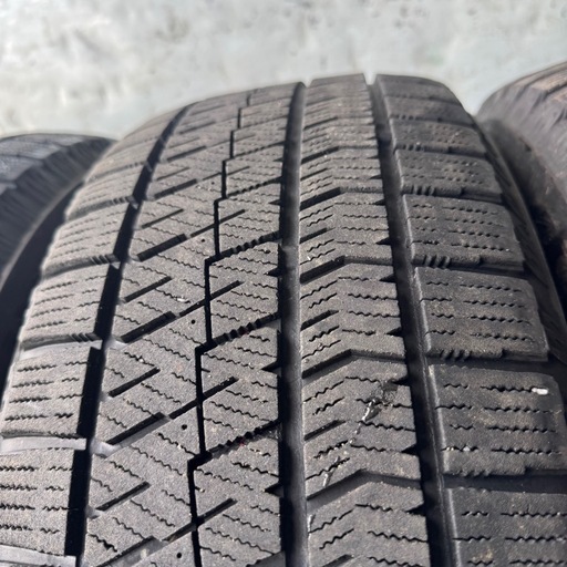 バリ山　BRIDGESTONE ブリヂストン　ブリジストン　VRX2 215/60R16 スタッドレス　タイヤ　2018年製　16インチ