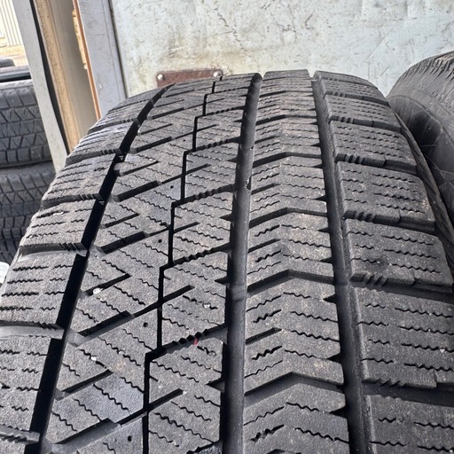 バリ山　BRIDGESTONE ブリヂストン　ブリジストン　VRX2 215/60R16 スタッドレス　タイヤ　2018年製　16インチ
