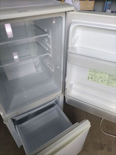 札幌市近郊の方限定！送料無料！シャープ 冷蔵庫 SJ-D14B-S 137L SHARP (シャープ) 2016年製 137L 2ドア冷蔵庫 SJ-D14B-B 2016年