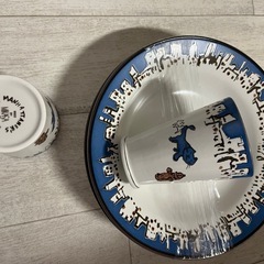 お皿とコップの画像
