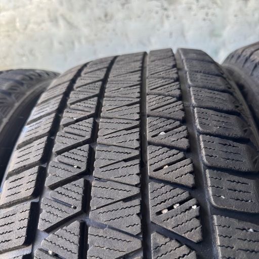 バリ山　BRIDGESTONE ブリヂストン　ブリジストン　DM-V3 235/55R20 スタッドレス　タイヤ　2021年製　20インチ