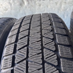 バリ山　BRIDGESTONE ブリヂストン　ブリジストン　DM-V3 235/55R20 スタッドレス　タイヤ　2021年製　20インチの画像