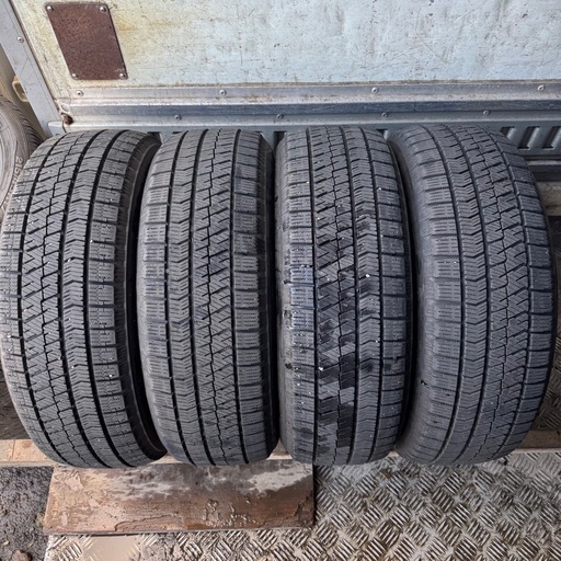 バリ山　BRIDGESTONE ブリヂストン　ブリジストン　VRX2 185/60R15 スタッドレス　タイヤ　2021年製　15インチ