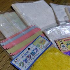 【まだ受付中・送付可能】包装紙 OPP袋 プレゼントの包装紙 色々 セットでお譲りします♪ プレゼントに最適♪ 早い者勝ちです✨✨の画像