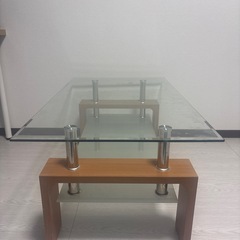 ガラステーブルの画像