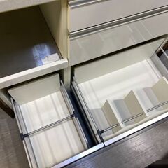 karimoku｜カリモク家具｜ソフトクローズ機能｜耐震ラッチ付｜3枚扉キッチンボードの画像