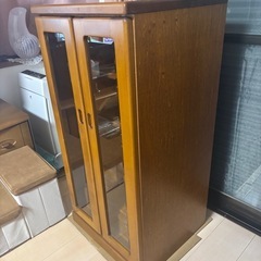 あまり大きくないキャビネットの画像