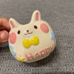 うさぎの陶器の器の画像