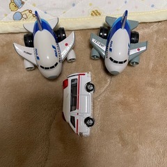 ひこうき トミカ救急車の画像