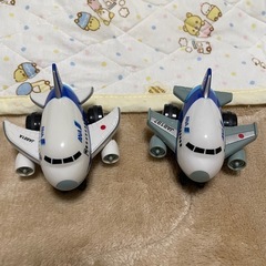 ひこうき トミカ救急車の画像