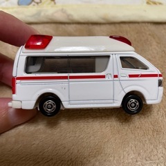 ひこうき トミカ救急車の画像