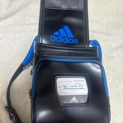 adidas ランドセルの画像