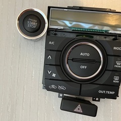 スペーシアカスタム　エアコンパネル、ハザードスイッチ、エンジンスタートボタンの画像