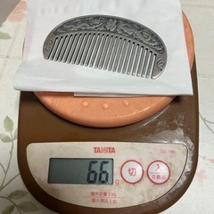 銀製の櫛の画像