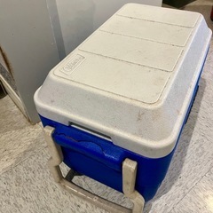 クーラーボックス Coleman 車輪付きの画像