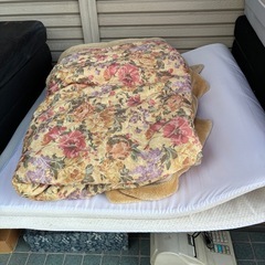 ★¥0・無料★ マットレス・こたつ布団まとめ ※全てまとめて引き取って頂ける方を優先します。の画像