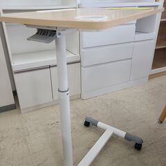J1701【リユースのサカイ柏店】昇降式キャスター付きテーブル　クリーニング済の画像