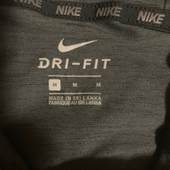 Nike  Drifit フード付き長袖　Mサイズの画像