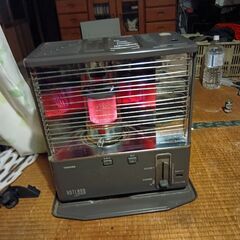 東芝石油ストーブ、年式古いですが、普通に使えます。の画像