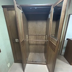 木製 ブラウン 3ドア収納 クローゼットの画像
