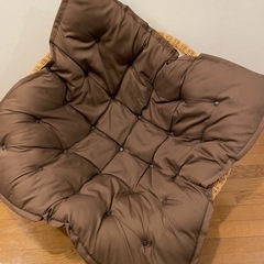 一人用の円形ラタン（籐）製ソファの画像