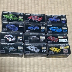 トミカプレミアム12台の画像