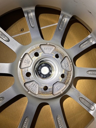 226 60R15 スタッドレスタイヤ
