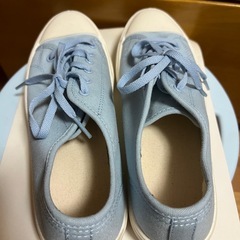 スニーカー ブルーの画像