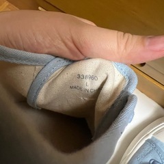 スニーカー ブルーの画像