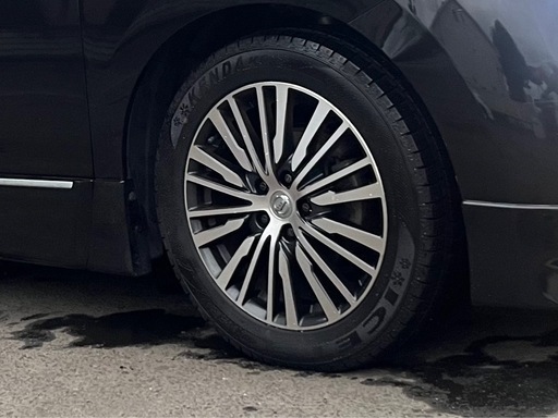 エルグランドe52後期純正ホイールタイヤセット