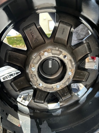 スタッドレス4本(ホイール付)、22年製、265/70R17、8~9部山、士別市or札幌での引渡し、DUNLOP、WINTERMAXX