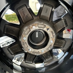 スタッドレス4本(ホイール付)、22年製、265/70R17、8~9部山、士別市or札幌での引渡し、DUNLOP、WINTERMAXX SJ8の画像