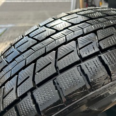 スタッドレス4本(ホイール付)、22年製、265/70R17、8~9部山、士別市or札幌での引渡し、DUNLOP、WINTERMAXX SJ8の画像