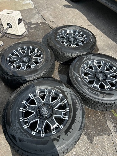 スタッドレス4本(ホイール付)、22年製、265/70R17、8~9部山、士別市or札幌での引渡し、DUNLOP、WINTERMAXX SJ8