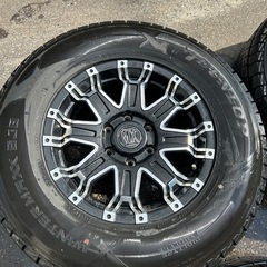 スタッドレス4本(ホイール付)、22年製、265/70R17、8~9部山、士別市or札幌での引渡し、DUNLOP、WINTERMAXX SJ8の画像