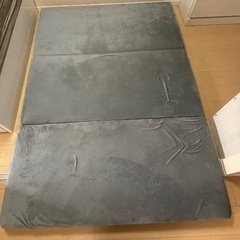 ダブルサイズの折りたたみソファベッド／グレー（引き取りのみ）の画像