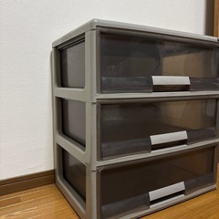 プラスチック製たんすの画像