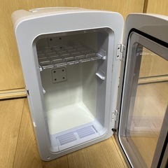 アウトドアにピッタリ！ 
小型冷温庫 10L 動作確認済み✨ スキンケア・飲み物用・車載対応！の画像