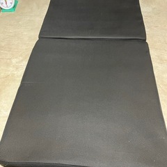 折りたたみベッドの画像