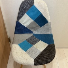 パッチワーク柄チェアの画像