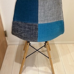 パッチワーク柄チェアの画像