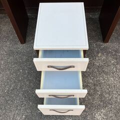 袖机付き ガラス天板デスク（ブラウン/ホワイト）の画像
