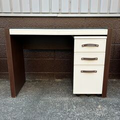 袖机付き ガラス天板デスク（ブラウン/ホワイト）の画像