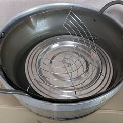 おそらくアルミ鍋　調理器具など　総重量5.5㌔位　いろいろまとめての画像