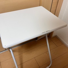折りたたみデスクの画像