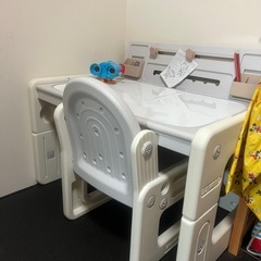 キッズデスク、チェアの画像