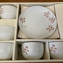 カップとお皿(写真を2種類見て下さい)の画像