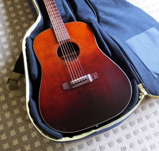 ２０１８年製の綺麗なK.YAIRIアコースティックギター
